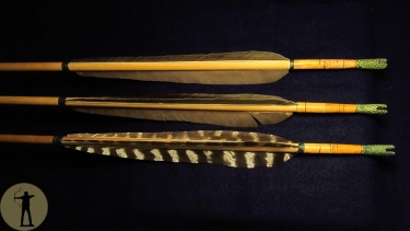 Replika von Militärpfeilen im mandschurischen Stil aus Holz, Birkenrinde, Stachelrochenleder und Seidenpapier